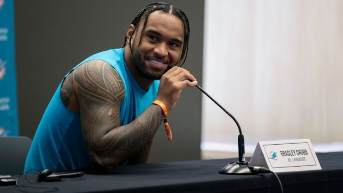 {"result":"El mariscal Tua Tagovailoa firmó con los Atlanta Falcons para 2026","id":"msg_6gHO5EnvASDB2Oca0KisApJZ","object":"thread.message","created_at":"2026-03-17T20:54:24.000Z","assistant_id":"asst_mcOG4IzrJbKo7CjhsiwKhSLq","thread_id":"thread_EODqgG8biJY8M6xbmONDZA0J","run_id":"run_kfHjVRxVv8UHW2gugeVwDqpE","role":"assistant","content":[{"type":"text","text":{"value":"El mariscal Tua Tagovailoa firmó con los Atlanta Falcons para 2026","annotations":[]}}],"attachments":[],"metadata":{}}