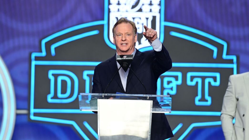 {"result":"El Draft NFL 2026 entrega la primera selección general a Las Vegas Raiders","id":"msg_ZTnL8v0yFK3yMbkfG1vCTa4U","object":"thread.message","created_at":"2026-03-17T21:06:30.000Z","assistant_id":"asst_mcOG4IzrJbKo7CjhsiwKhSLq","thread_id":"thread_RKSBKY3Ay5TQ9pArQGHzelZc","run_id":"run_OCJ4tnrGsYwYlNhhNjcokz1I","role":"assistant","content":[{"type":"text","text":{"value":"El Draft NFL 2026 entrega la primera selección general a Las Vegas Raiders","annotations":[]}}],"attachments":[],"metadata":{}}