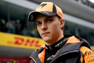 {"result":"Los problemas eléctricos impiden que Lando Norris y Oscar Piastri inicien el GP de China","id":"msg_M2jSQB9G19Byd56iMoZ6aHbl","object":"thread.message","created_at":"2026-03-17T23:58:03.000Z","assistant_id":"asst_mcOG4IzrJbKo7CjhsiwKhSLq","thread_id":"thread_536HcKyAlhChUWXj38F8IJB5","run_id":"run_wWONGat890KzXBdbMQhMhu19","role":"assistant","content":[{"type":"text","text":{"value":"Los problemas eléctricos impiden que Lando Norris y Oscar Piastri inicien el GP de China","annotations":[]}}],"attachments":[],"metadata":{}}
