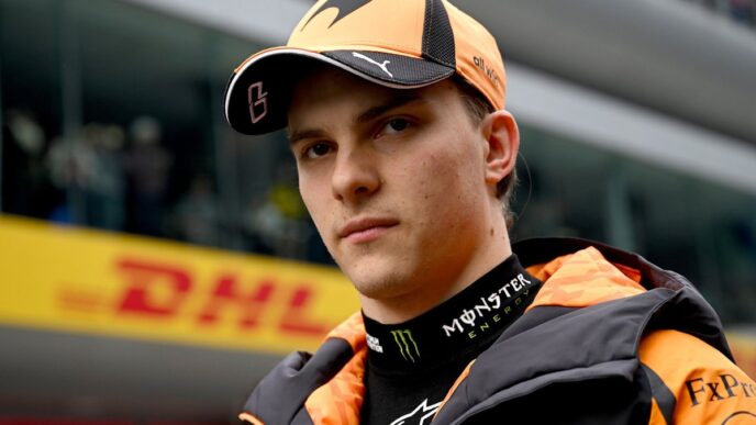 {"result":"Los problemas eléctricos impiden que Lando Norris y Oscar Piastri inicien el GP de China","id":"msg_M2jSQB9G19Byd56iMoZ6aHbl","object":"thread.message","created_at":"2026-03-17T23:58:03.000Z","assistant_id":"asst_mcOG4IzrJbKo7CjhsiwKhSLq","thread_id":"thread_536HcKyAlhChUWXj38F8IJB5","run_id":"run_wWONGat890KzXBdbMQhMhu19","role":"assistant","content":[{"type":"text","text":{"value":"Los problemas eléctricos impiden que Lando Norris y Oscar Piastri inicien el GP de China","annotations":[]}}],"attachments":[],"metadata":{}}