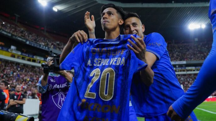 {"result":"El delantero Ángel Sepúlveda asume el liderazgo en el Club Deportivo Guadalajara","id":"msg_YOFF4Z4xazFDAgi2L838LeoZ","object":"thread.message","created_at":"2026-03-18T00:31:22.000Z","assistant_id":"asst_mcOG4IzrJbKo7CjhsiwKhSLq","thread_id":"thread_jXyfy7ra8zys1ePjtQClQZfR","run_id":"run_upxazU3StbxZlnTNtpkaN5aQ","role":"assistant","content":[{"type":"text","text":{"value":"El delantero Ángel Sepúlveda asume el liderazgo en el Club Deportivo Guadalajara","annotations":[]}}],"attachments":[],"metadata":{}}