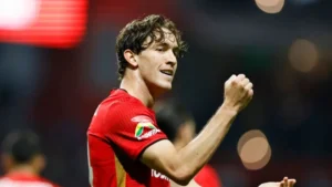 {"result":"El futbolista Marcel Ruiz vuelve a las canchas tras lesión en la rodilla derecha","id":"msg_lOXZSNcZhP2mY1cFalHxOPyO","object":"thread.message","created_at":"2026-04-16T23:46:18.000Z","assistant_id":"asst_mcOG4IzrJbKo7CjhsiwKhSLq","thread_id":"thread_nVfeSyJztnPFHILI3zPO7pVJ","run_id":"run_Mt8fKc4p8l11NJeRQuuJrKHe","role":"assistant","content":[{"type":"text","text":{"value":"El futbolista Marcel Ruiz vuelve a las canchas tras lesión en la rodilla derecha","annotations":[]}}],"attachments":[],"metadata":{}}