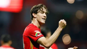 {"result":"El futbolista Marcel Ruiz vuelve a las canchas tras lesión en la rodilla derecha","id":"msg_lOXZSNcZhP2mY1cFalHxOPyO","object":"thread.message","created_at":"2026-04-16T23:46:18.000Z","assistant_id":"asst_mcOG4IzrJbKo7CjhsiwKhSLq","thread_id":"thread_nVfeSyJztnPFHILI3zPO7pVJ","run_id":"run_Mt8fKc4p8l11NJeRQuuJrKHe","role":"assistant","content":[{"type":"text","text":{"value":"El futbolista Marcel Ruiz vuelve a las canchas tras lesión en la rodilla derecha","annotations":[]}}],"attachments":[],"metadata":{}}